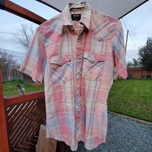 Vintage Wrangler Men's Button Up Short Sleeve Western Shirt. Small. Salm…